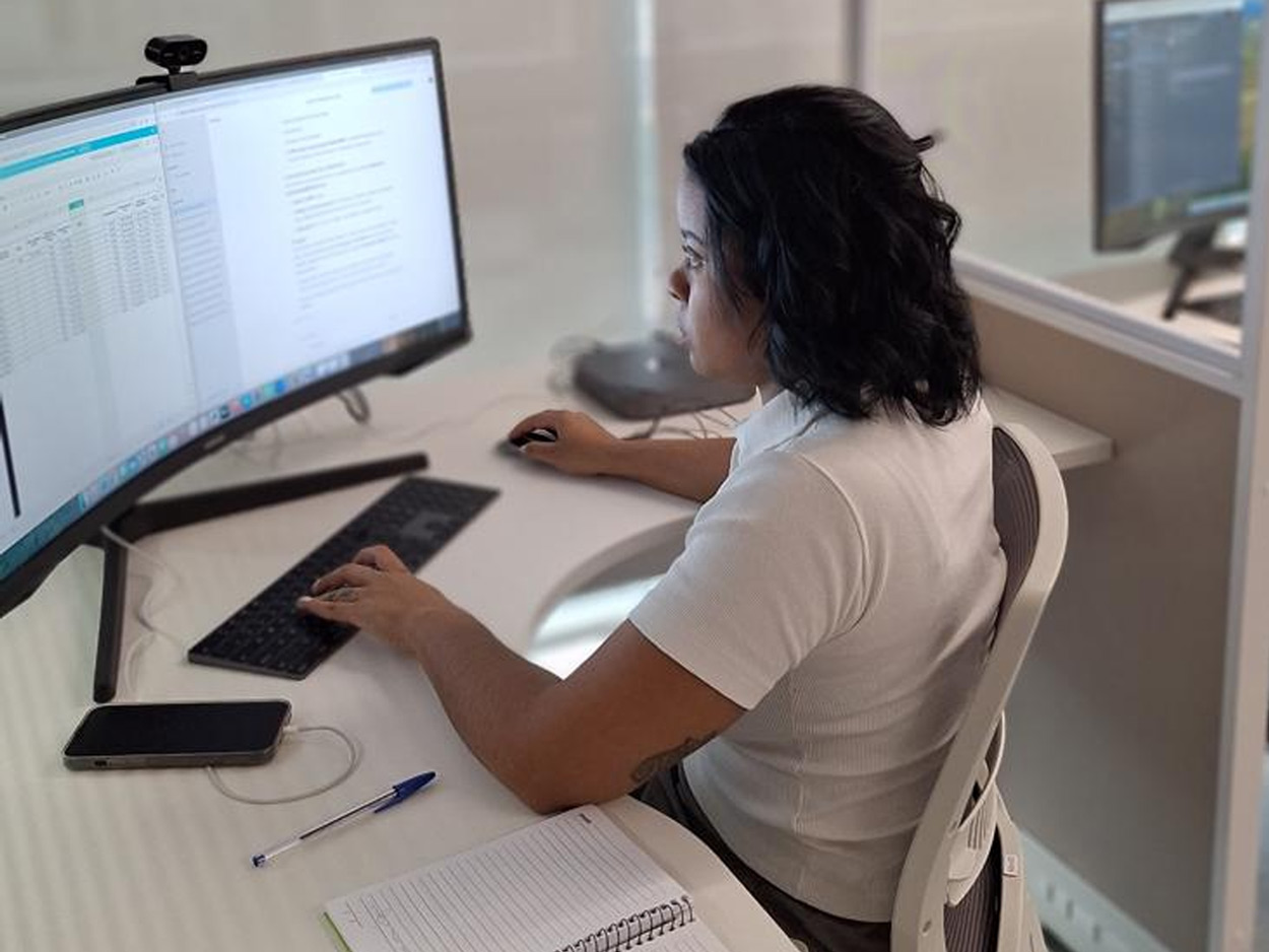 Equipe da USO Brasil com cliente